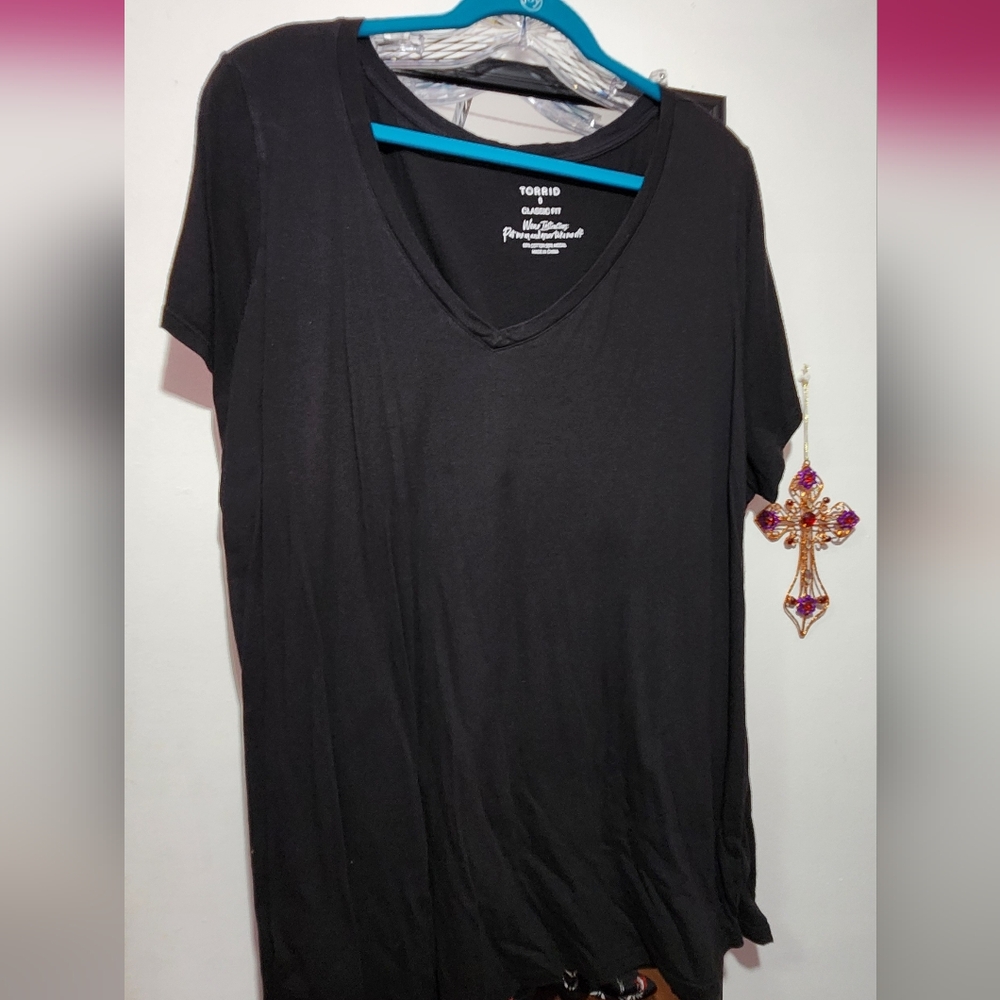 Torrid V Neck - Picture 4 of 6